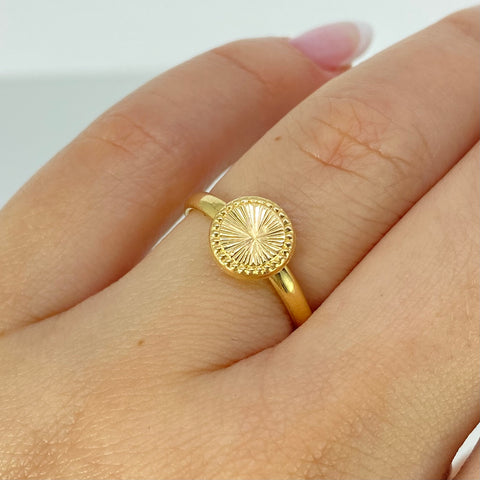 Anillo Circulo Diamantado Oro amarillo 18k / Talla 7 3/4 / 1,22 Gr †