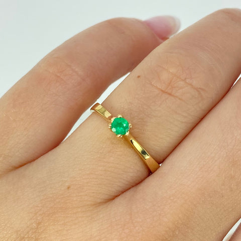 Anillo Solitario Esmeralda 0.11 CT Oro amarillo 18k / Talla 6 / 1,8 Gr *