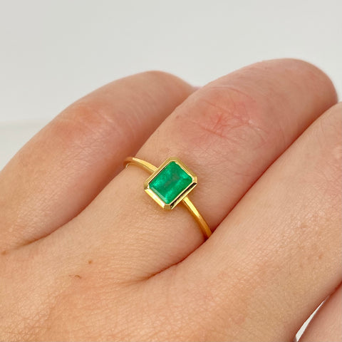 Anillo Solitario Esmeralda Rectangular 58PTS Oro amarillo 18k / Talla 6 / 1,55 Gr