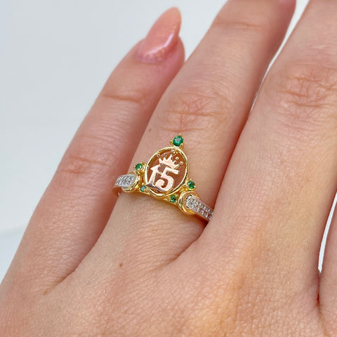 Anillo 15 Años Ovalado Circones Blancos Verdes Tres oros 18k / Talla 6 / 2,66 Gr