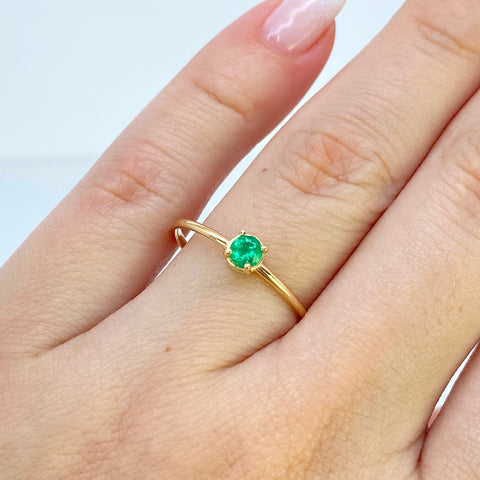 Anillo Solitario 4 Uñas Circulo / 16 Pts De Esmeralda Oro amarillo 18k / Talla 7 1/2 / 0,92 Gr *
