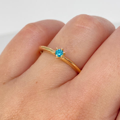 Anillo Solitario Circon Azul Oro amarillo / Talla 8 1/4 / 1,75 Gr †