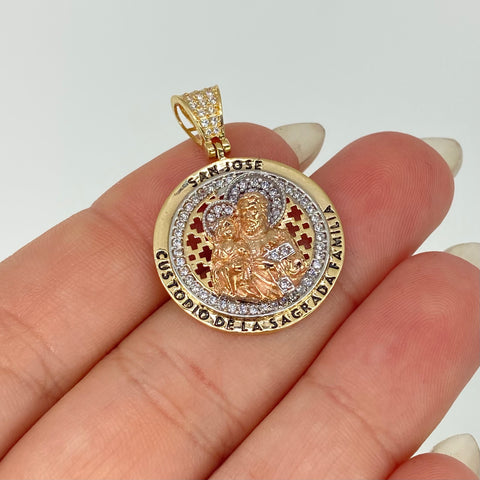 Dije San Jose Circones Blancos Tres oros 18k 4,5 Gr / 3 Cm  †