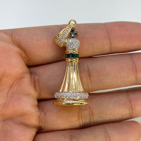 Dije Reina De Ajedrez Circones Blancos Y Verdes Oro amarillo Oro Blanco 18k 10,39 Gr / 5,2 Cm  *