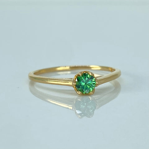 Anillo Solitario Circon Verde Oro amarillo / Talla 7 1/2 / 1,64 Gr †