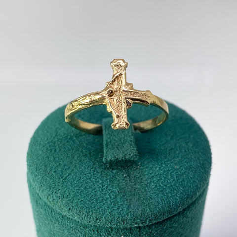 Anillo Cruz Cristo Oro amarillo 18k / Talla 9 1/2 / 2,93 Gr