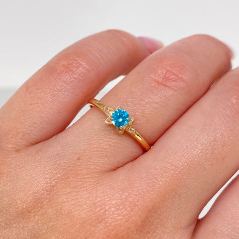 Anillo Solitario Flor Circones Blancos Azul Oro amarillo / Talla 7 / 1,87 Gr *
