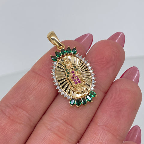Dije Virgen Guadalupe Circones Verdes Blancos Oro amarillo 4,85 Gr / 3,5 Cm