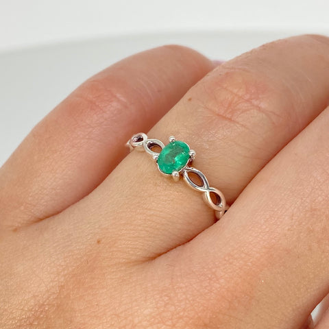 Anillo Esmeralda Ovalado 0.28Ct / Talla 6 1/2 Plata 925 1,64 Gr *
