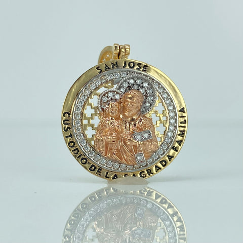 Dije San Jose Circones Blancos Tres oros 18k 4,5 Gr / 3 Cm  †