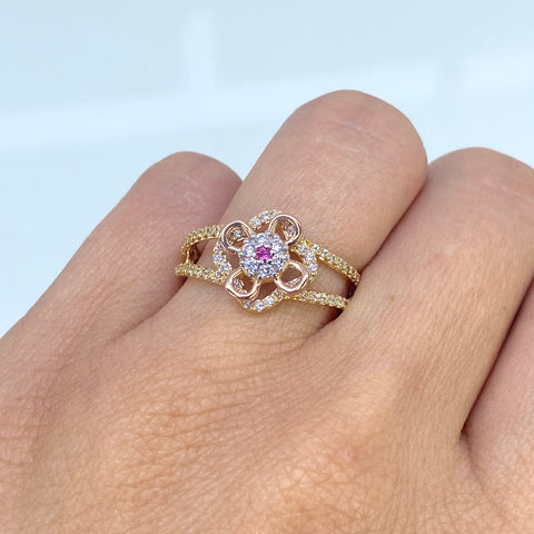 Anillo Flor Girable Circones Blancos Y Fucsias Tres oros 18k / Talla 6 3/4 / 3,62 Gr