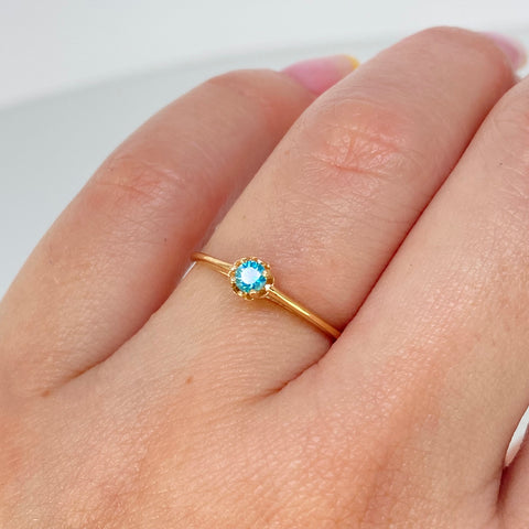 Anillo Solitario Circon Azul Oro amarillo / Talla 5 3/4 / 1,08 Gr †