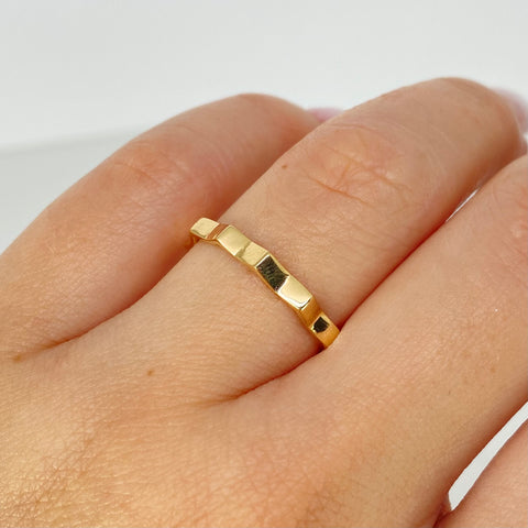 Anillo ZigZag Oro amarillo 18k / Talla 6 1/2 / 1,2 Gr *