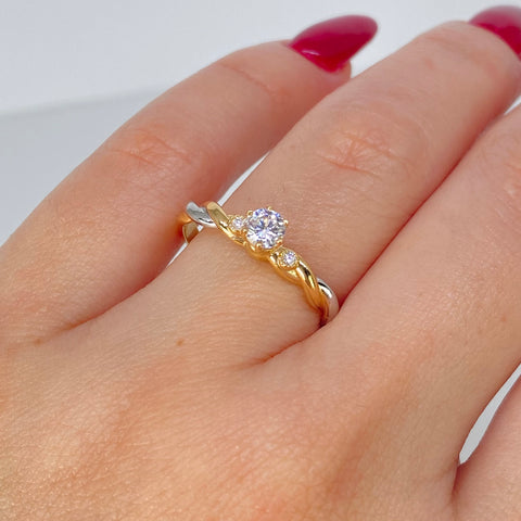 Anillo Solitario Circones Entorchados Circones Blancos Oro amarillo y Oro blanco / Talla 7 3/4 / 2,6 Gr