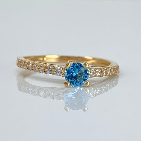 Anillo Solitario Circones Azul Cielo Y Blancos Oro amarillo 18k / Talla 6 / 1,69 Gr *