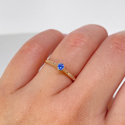 Anillo Solitario Circones Blancos Azul Oro amarillo / Talla 5 3/4 / 1,7 Gr *