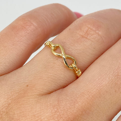 Anillo Infinito Oro amarillo 18k / Talla 6 1/2 / 1,28 Gr
