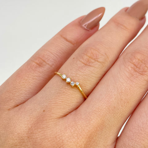 Anillo Circones Blancos Central Oro amarillo 18k / Talla 5 3/4 / 0,85 Gr *