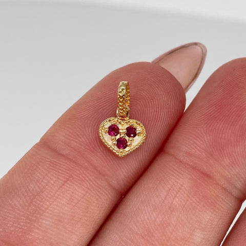 Dije Corazon Circones Fucsias Oro amarillo 0,5 Gr / 1,5 Cm *