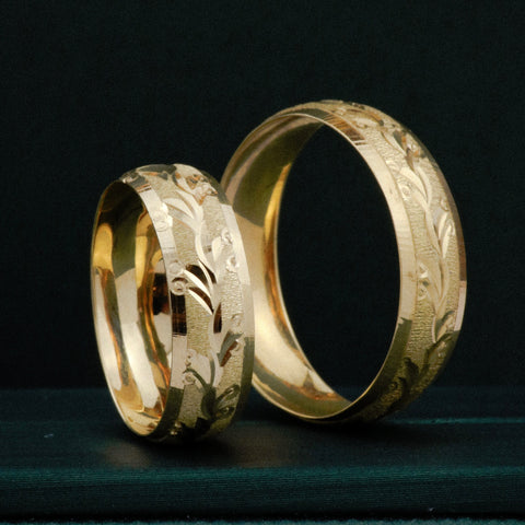 Anillo Argollas Detalles  Fondo Diamantado POR FABRICACIÓN Oro amarillo 18k / Talla 7 / 10 Gr *