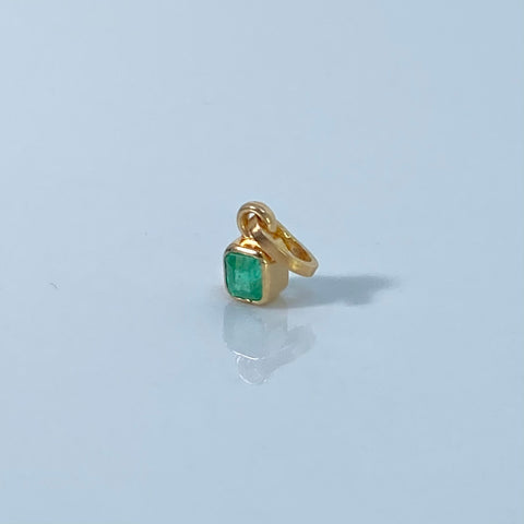 Dije BIsel Cuadrado / 40 Pts Esme Oro amarillo 18k 0,82 Gr / 1,2 Cm  *