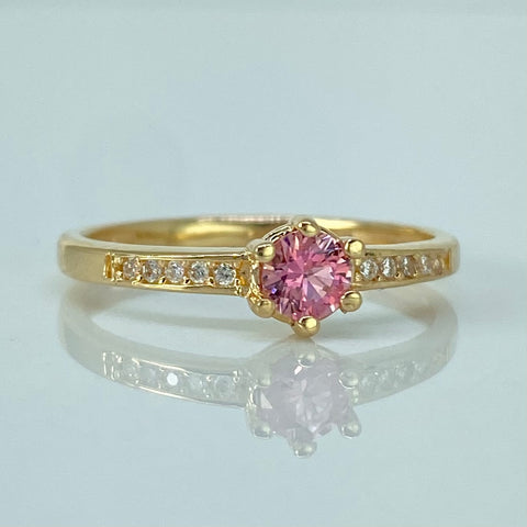 Anillo Solitario Circulo Circones Blancos Rosa Oro amarillo / Talla 6 3/4 / 2,1 Gr †