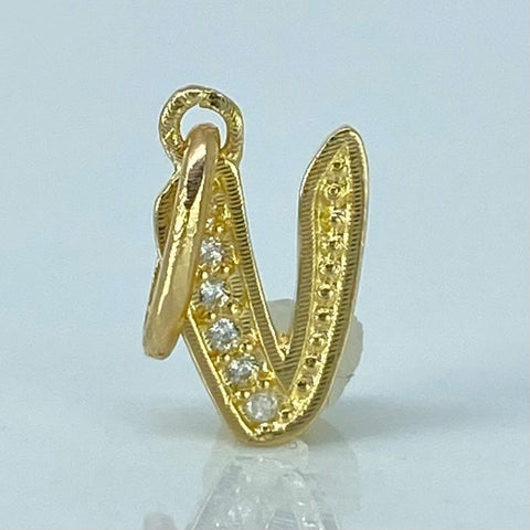 Dije Letra V Circones Blancos Oro amarillo 0,68 Gr / 1,6 Cm *