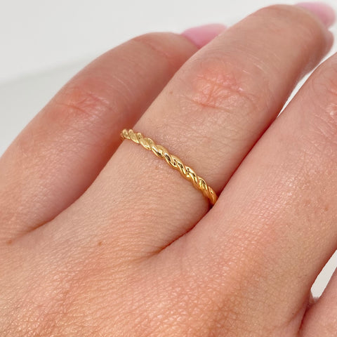 Anillo Entorchado  Oro amarillo / Talla 6 3/4 / 1,1 Gr †