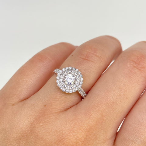 Anillo Solitario Circones Blancos Oro blanco 18k / Talla 5 1/4 / 4,10 Gr *