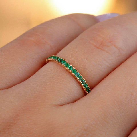 Anillo Churumbela 20 Esmeraldas 0.2CT Oro amarillo 18k / Talla 5 3/4 / 1,25 Gr / 1,3 mm  *