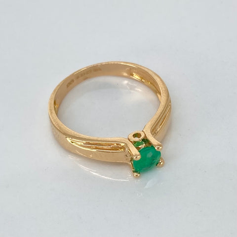 Anillo Solitario Esmeralda 0.31Ct  Oro amarillo 18k / Talla 5 3/4 / 3,12 Gr / 4,5 mm  *
