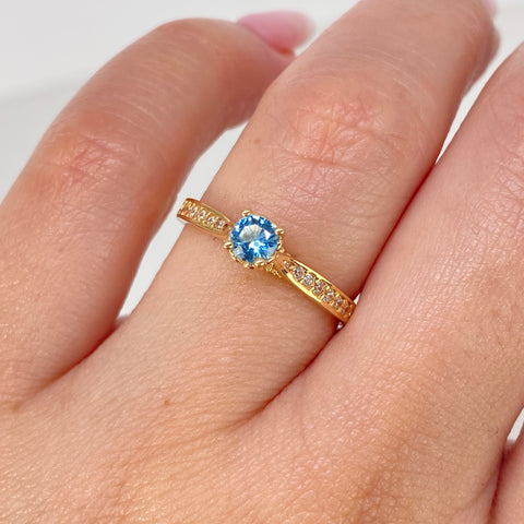 Anillo Solitario Circon Celeste Blanco Oro amarillo / Talla 6 3/4 / 2,05 Gr †