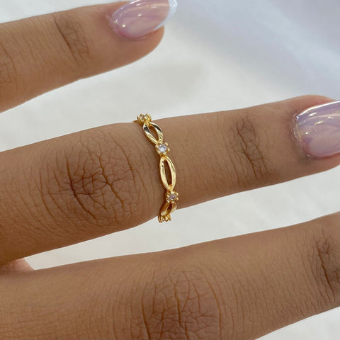 Anillo Circones Blancos Oro amarillo 18k / Talla 5 / 1,13 Gr