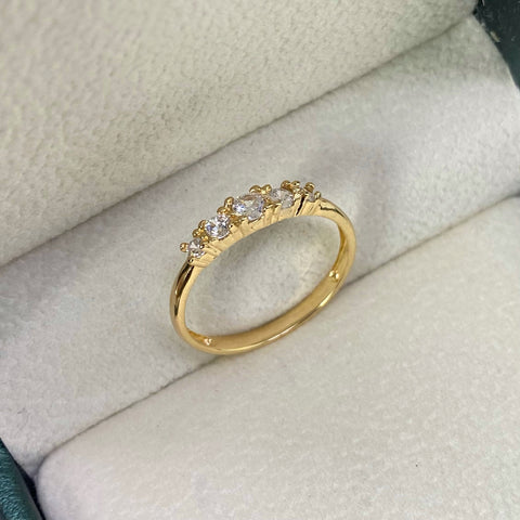Anillo Circones Blancos Oro amarillo 18k / Talla 7 1/4 / 1,74 Gr *