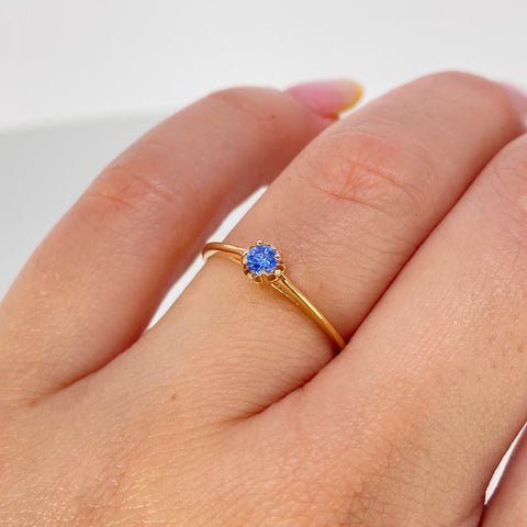 Anillo Solitario Circon Azul Oro amarillo / Talla 6 1/2 / 1,1 Gr