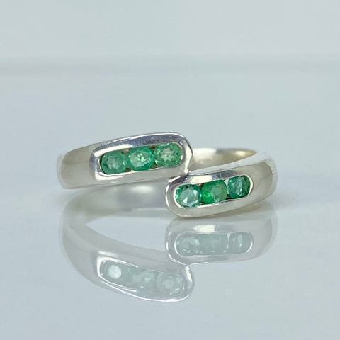 Anillo Esmeraldas Cruzado 0.24Ct / Talla 7 Plata 925 3,25 Gr *