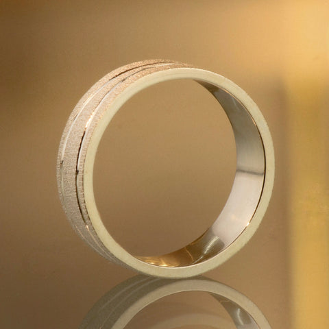 Anillo Argollas Arenado Lineas Curvas POR FABRICACION Oro amarillo 18k / Talla 7 /10 / 13,84 Gr *