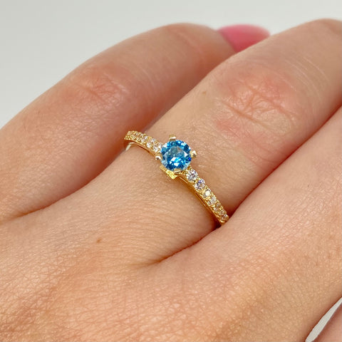 Anillo Solitario Circones Azul Cielo Y Blancos Oro amarillo 18k / Talla 6 / 1,69 Gr *