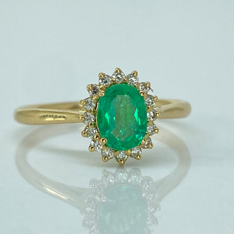 Anillo Solitario 65PTS Esmeralda / 16PTS Diamantes Oro amarillo 18k / Talla 6 3/4 / 2,68 Gr *