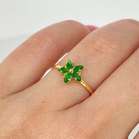 Anillo Flor Circones Verdes Oro amarillo 18k / Talla 6 3/4 / 1,21 Gr †