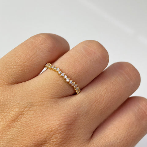 Anillo Circulo Circones Blancos Oro amarillo 18k / Talla 8 / 1,0 Gr *