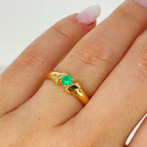Anillo Solitario Esmeralda 0.17Ct  Oro amarillo 18k / Talla 6 / 2,45 Gr / 3,5 mm