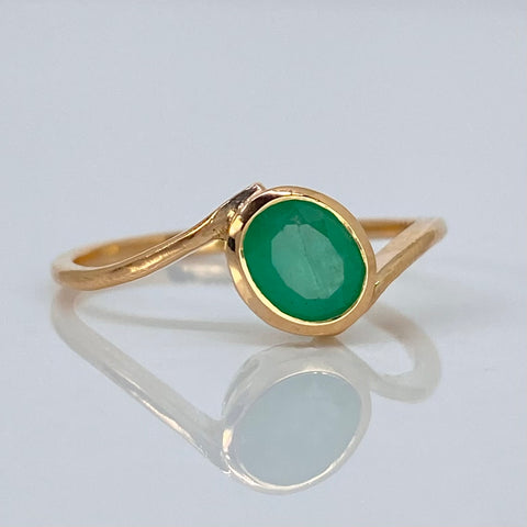 Anillo Solitario Esmeralda Ovalado 110PTS Oro amarillo 18k / Talla 7 / 1,9 Gr *