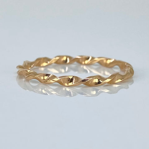 Anillo Entorchado Oro amarillo 18k / Talla 7 / 1 Gr *