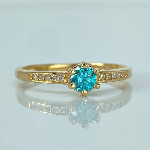 Anillo Solitario Circones Blancos Celeste Oro amarillo / Talla 7 1/2 / 2 Gr †
