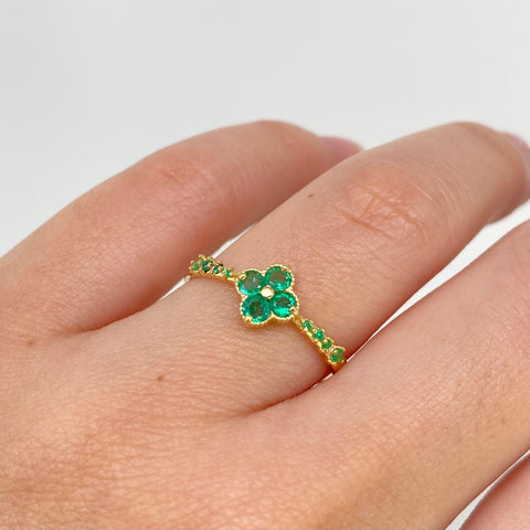 Anillo Esmeraldas Oro amarillo 18k / Talla 8 / 2,0 Gr