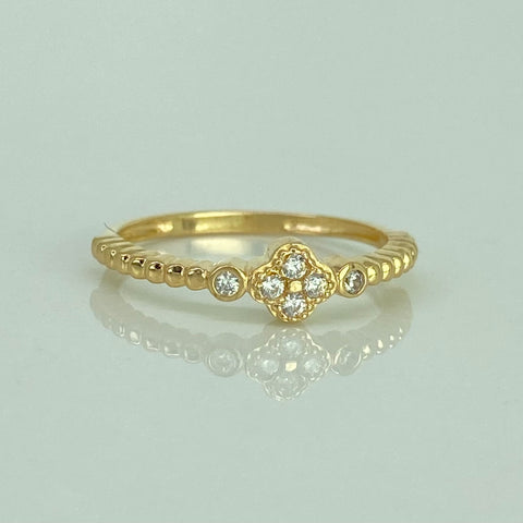 Anillo Trebol Circones Blancos Oro amarillo 18k / Talla 6 3/4 / 1,93 Gr