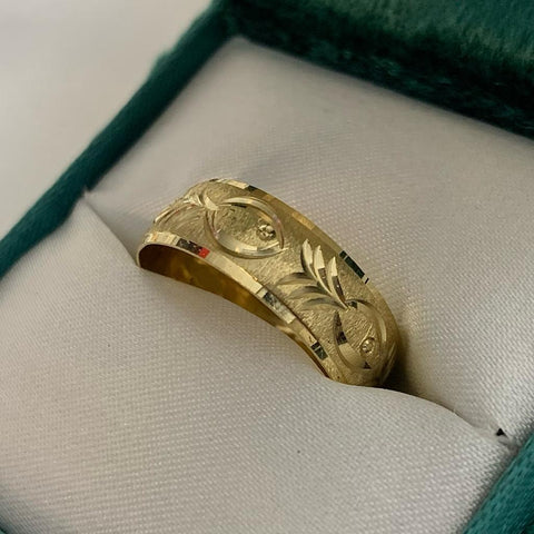 Anillo Argolla Diamantada con Grabado de Peces Oro amarillo 18k / Talla 7 / 1,97 Gr