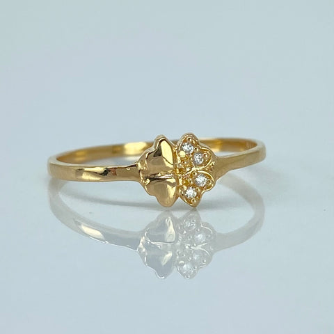 Anillo Trebol Liso / Con Circones Blancos Oro amarillo 18k / Talla 6 1/2 / 1,10 Gr †