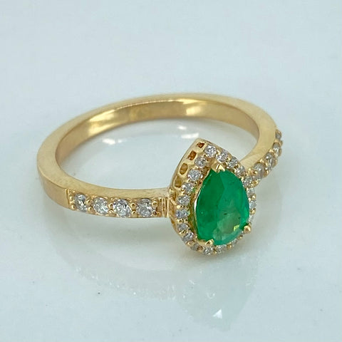 Anillo Solitario Lagrima Esmeralda y Diamantes POR FABRICACION Oro amarillo 18k / Talla 6/10 / 4,21 Gr *